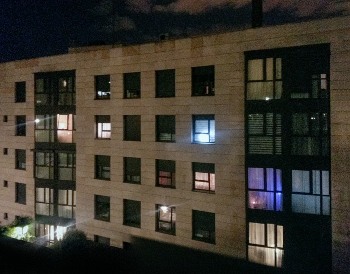 fotografia edificio fachada barrio obrero ventanas hogares arquitectura paisaje urbano siuacionismo psicogeografia antonio beltran